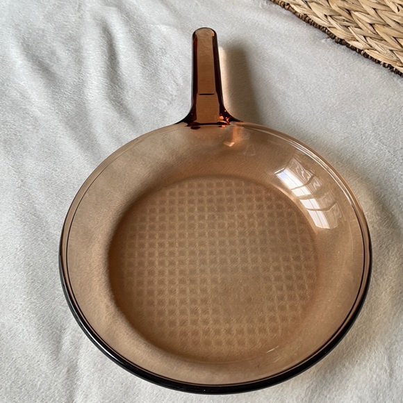 Vision Corning 10 1/2” Large Amber Frying Pan - Picture 2 of 11